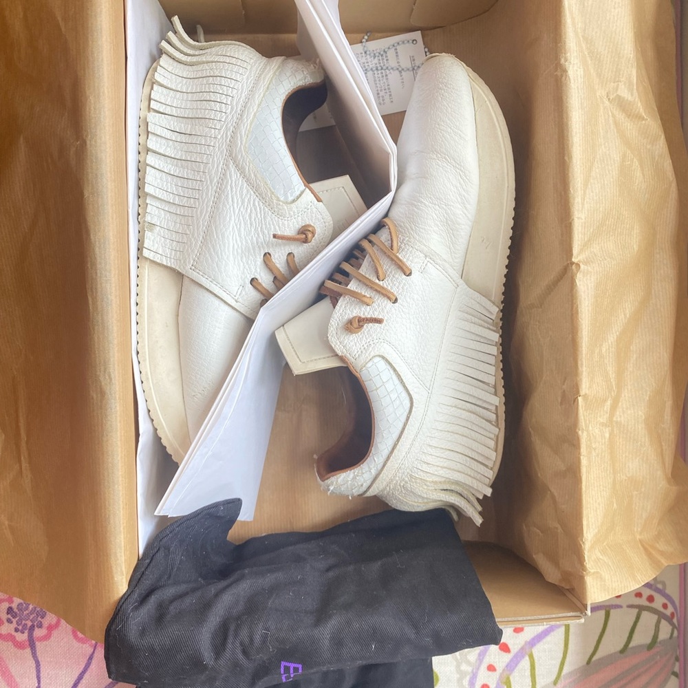 Esseutesse White Leather Fringe Sneaker